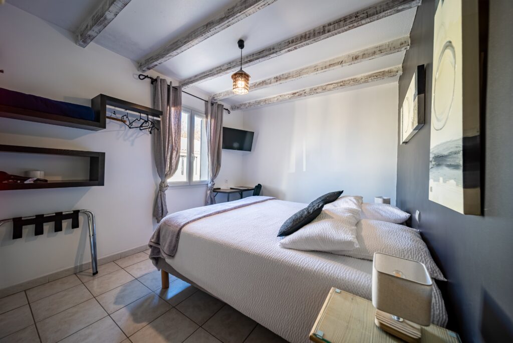 HÔTEL-RESTAURANT LES LOGES DU LUBERON