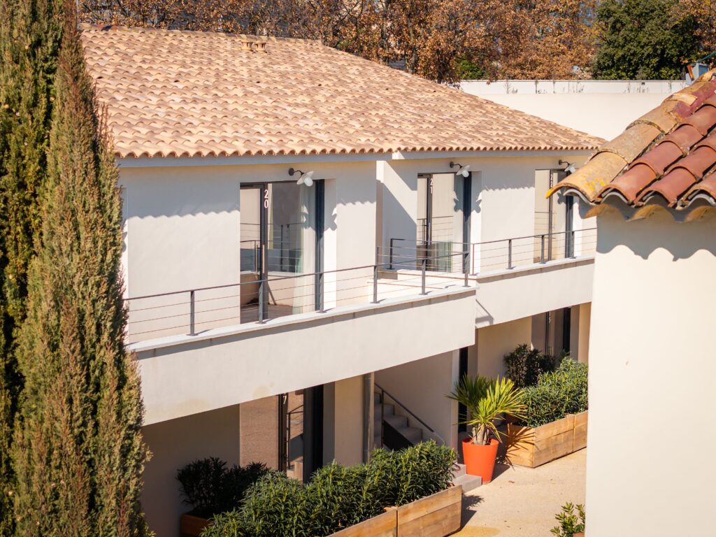 HÔTEL-RESTAURANT LES LOGES DU LUBERON