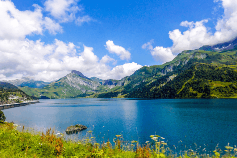 Lac et montagnes en Auvergne-Rhône-Alpes pour séjour de groupe nature