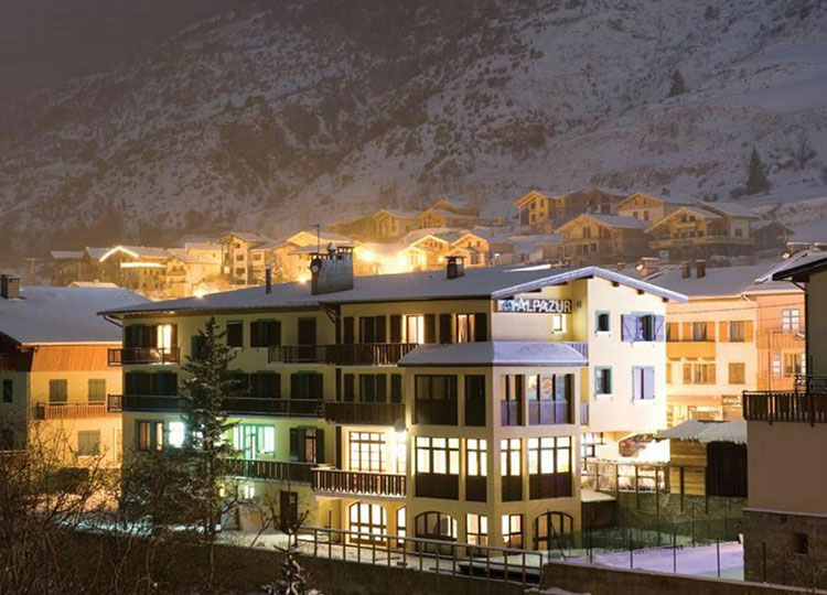 Façade de l’Hôtel-Restaurant Alpazur pour groupe à Val Cenis