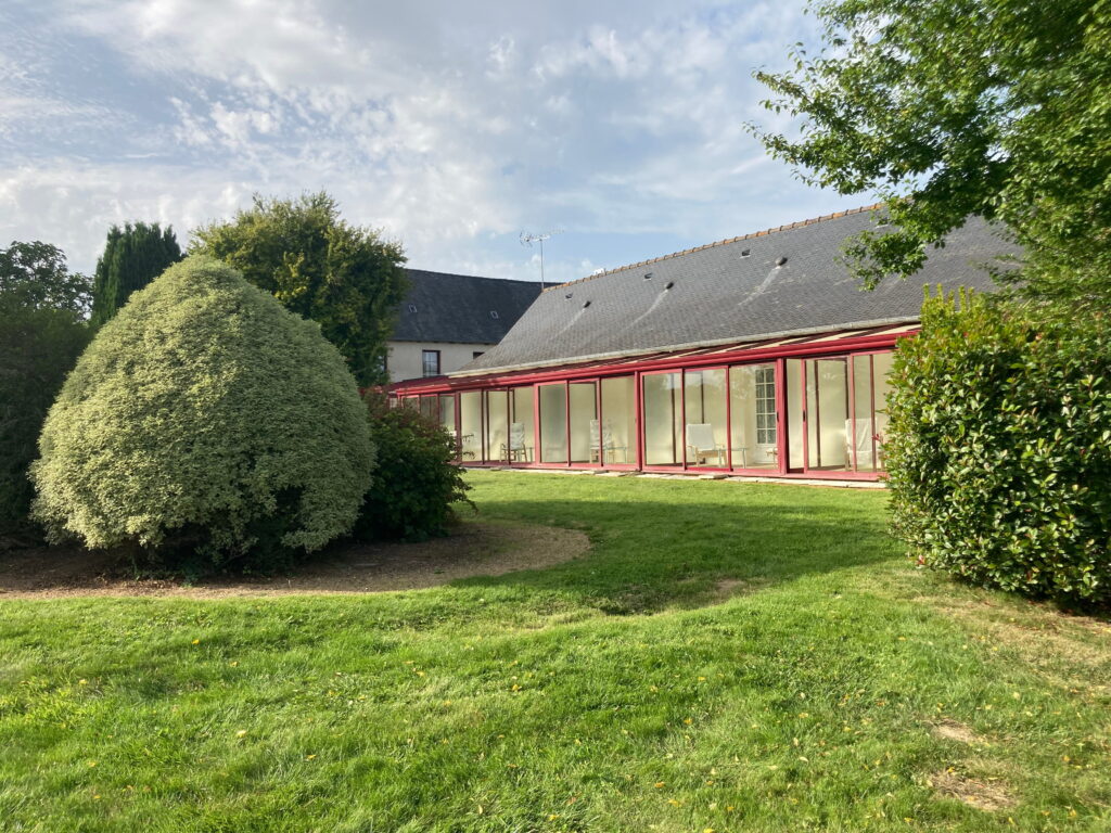 HÔTEL LES VOISINS BEAUCEMAINE