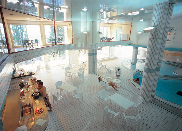 Espace bien-être avec piscine intérieure pour un séjour de groupe en Provence-Alpes-Côte d’Azur