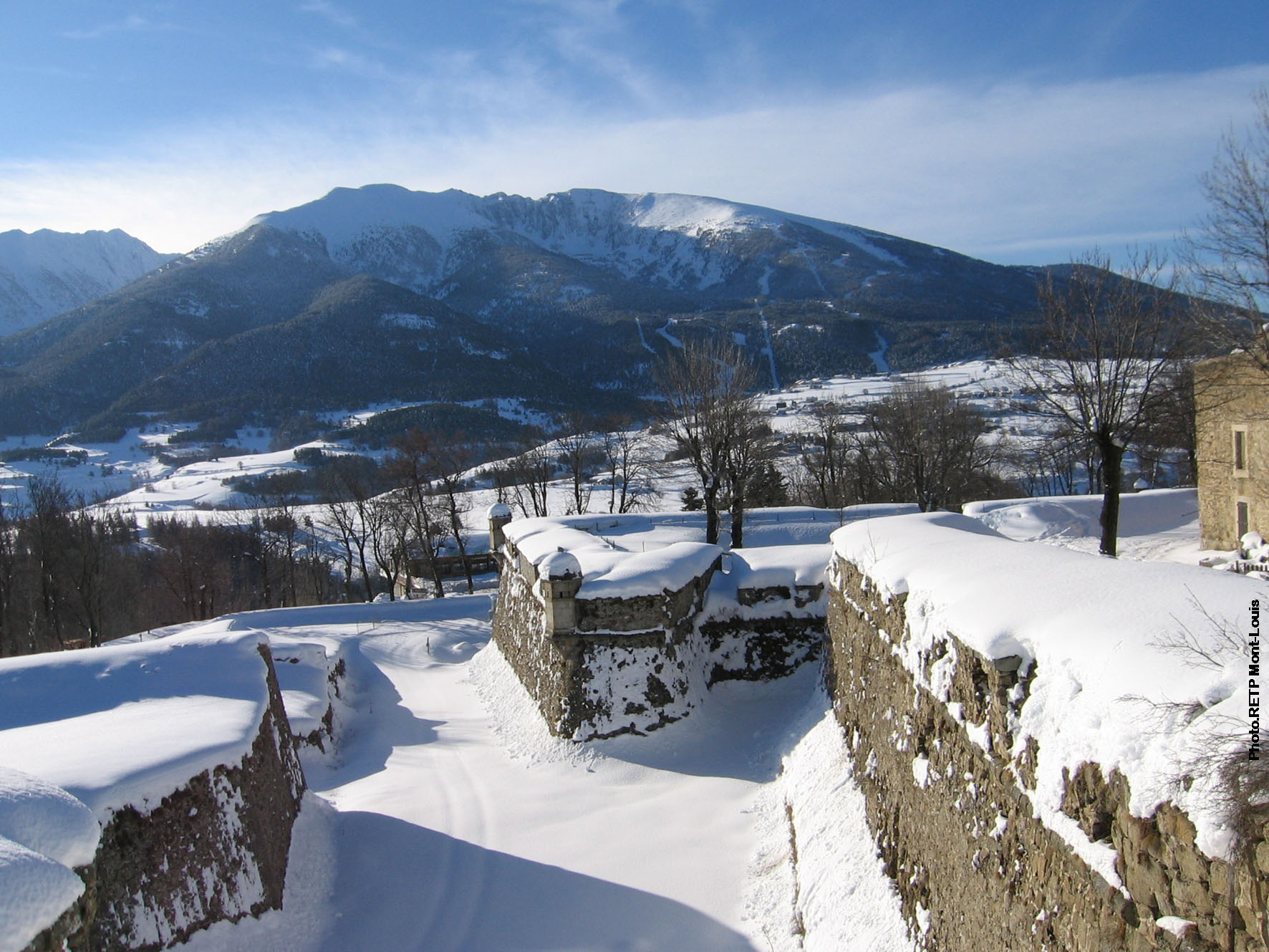 Paysage enneigé dans les Alpes du Sud pour un séjour de groupe en montagne
