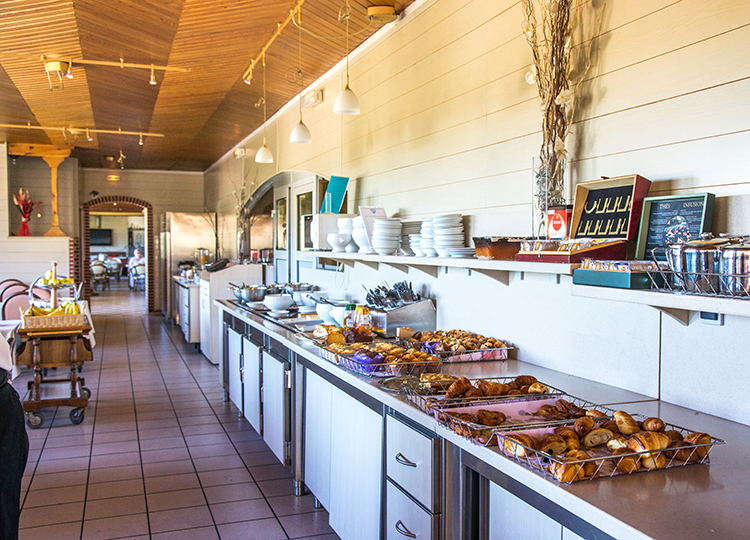 Buffet petit-déjeuner d’un hôtel pour groupes en Provence-Alpes-Côte d’Azur