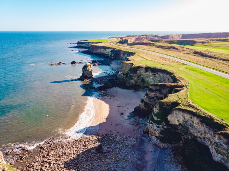 Falaises et littoral français pour une découverte touristique en groupe