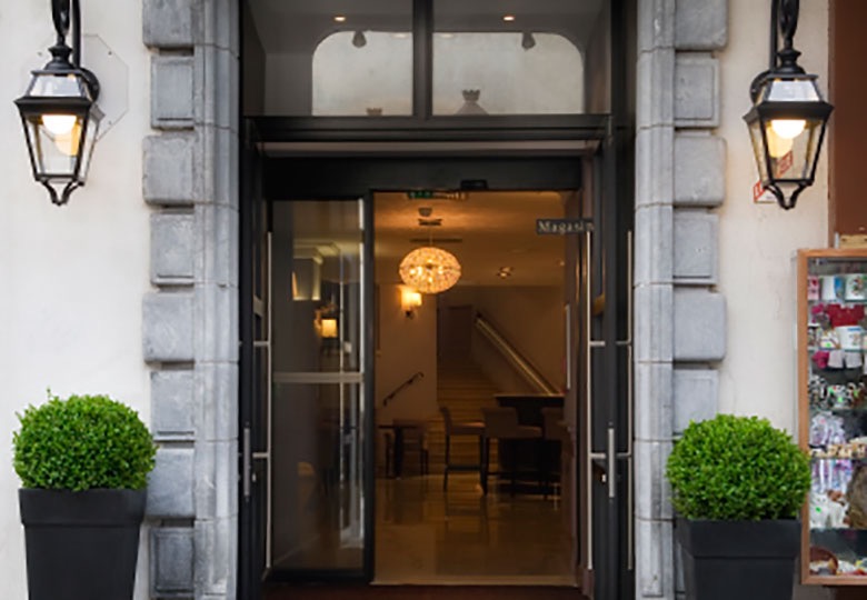 Entrée de The Originals Lourdes Astoria Vatican, hôtel de 137 chambres proche des sanctuaires
