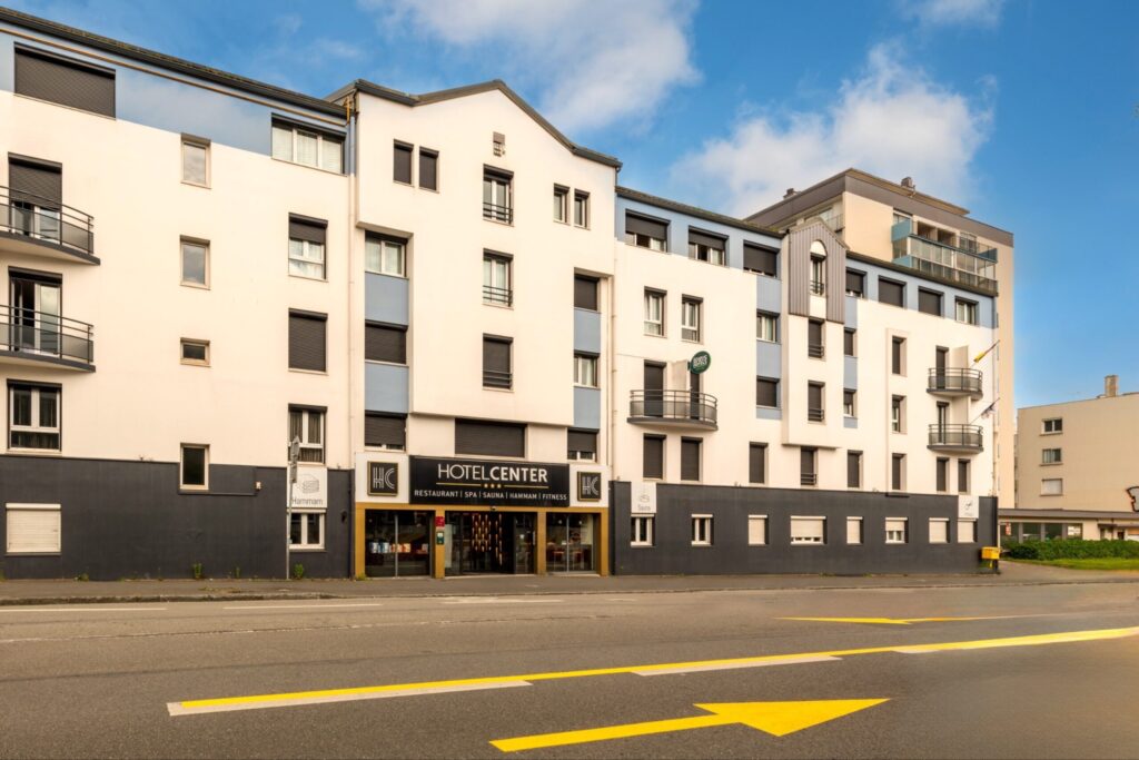 Façade de l’Hôtel Center Brest, hôtel de 140 chambres adapté aux groupes en Bretagne
