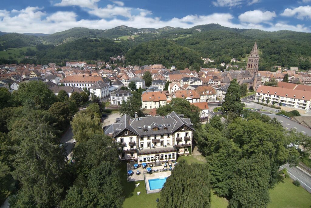 Vue aérienne du Grand Hôtel Munster pour séjour de groupe dans les Vosges alsaciennes